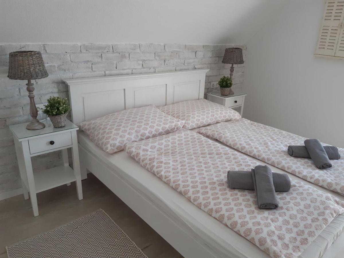 Apartman Soos -- Only For Relaxation, Not For Party! Шіофок Екстер'єр фото