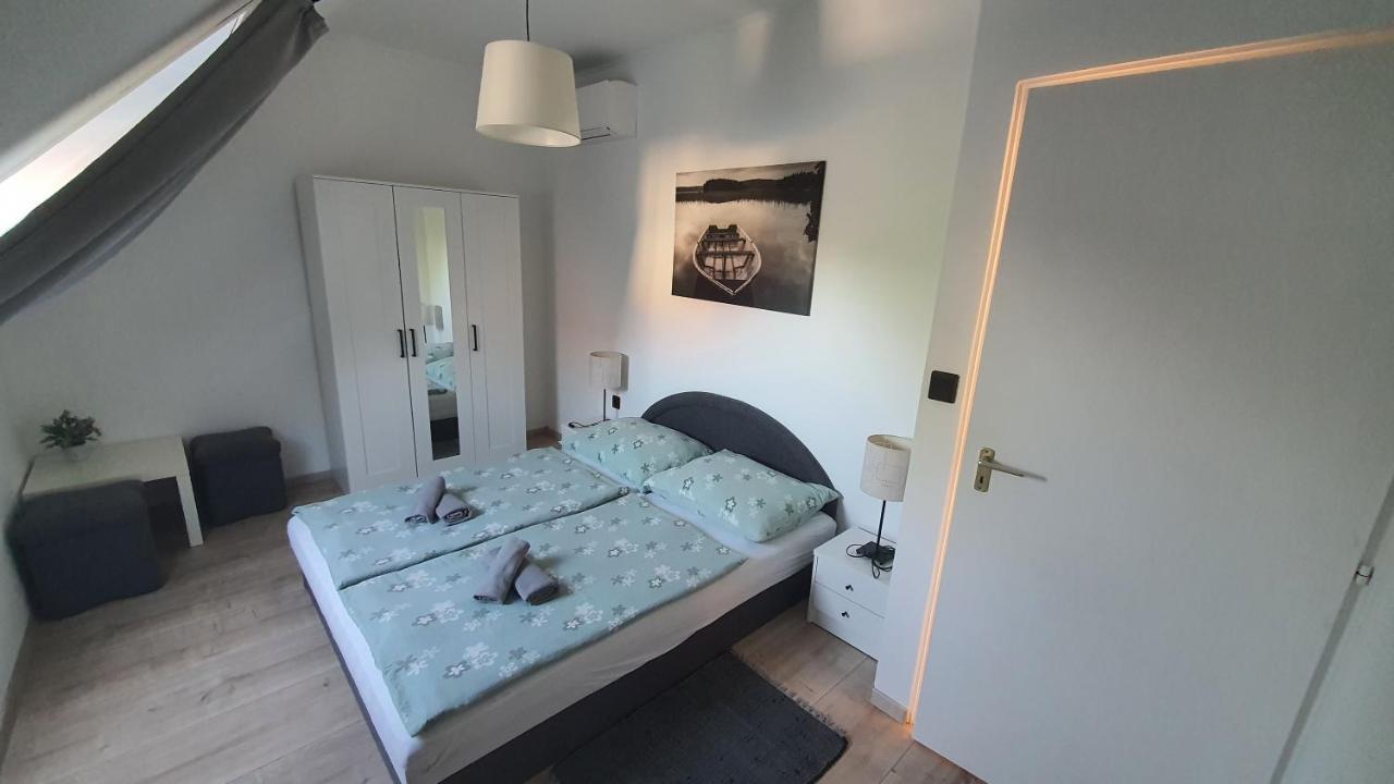 Apartman Soos -- Only For Relaxation, Not For Party! Шіофок Екстер'єр фото
