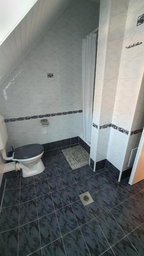 Apartman Soos -- Only For Relaxation, Not For Party! Шіофок Екстер'єр фото