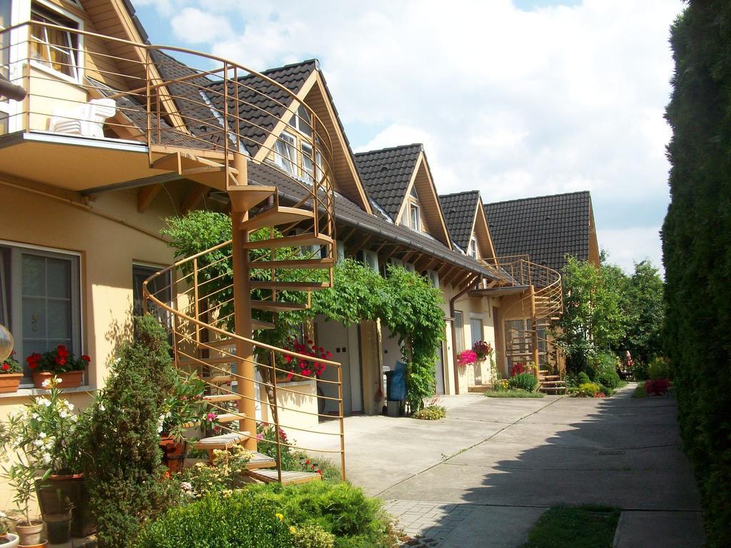 Apartman Soos -- Only For Relaxation, Not For Party! Шіофок Екстер'єр фото