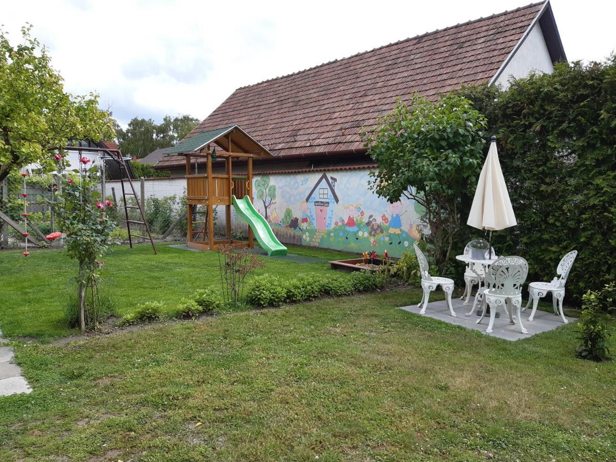 Apartman Soos -- Only For Relaxation, Not For Party! Шіофок Екстер'єр фото